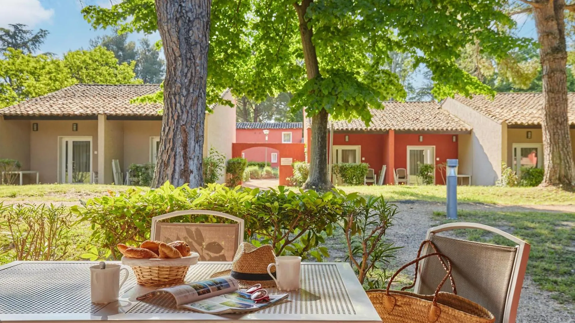 Residence Odalys Le Village Camarguais Les Gardians Arles Aparthotel