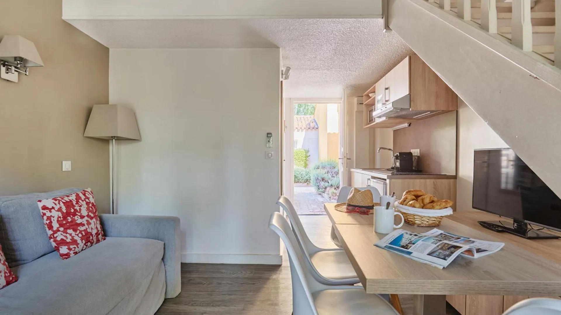 Residence Odalys Le Village Camarguais Les Gardians Arles Aparthotel