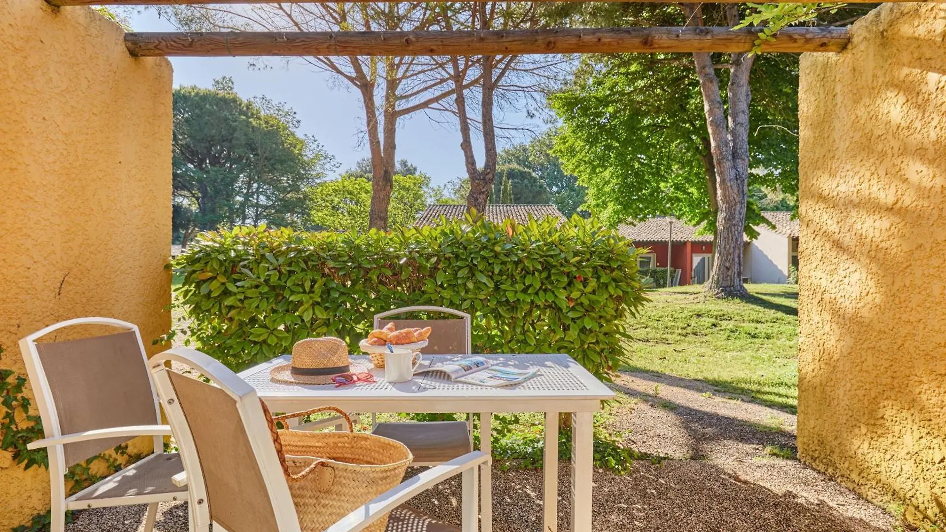 Residence Odalys Le Village Camarguais Les Gardians Arles Aparthotel