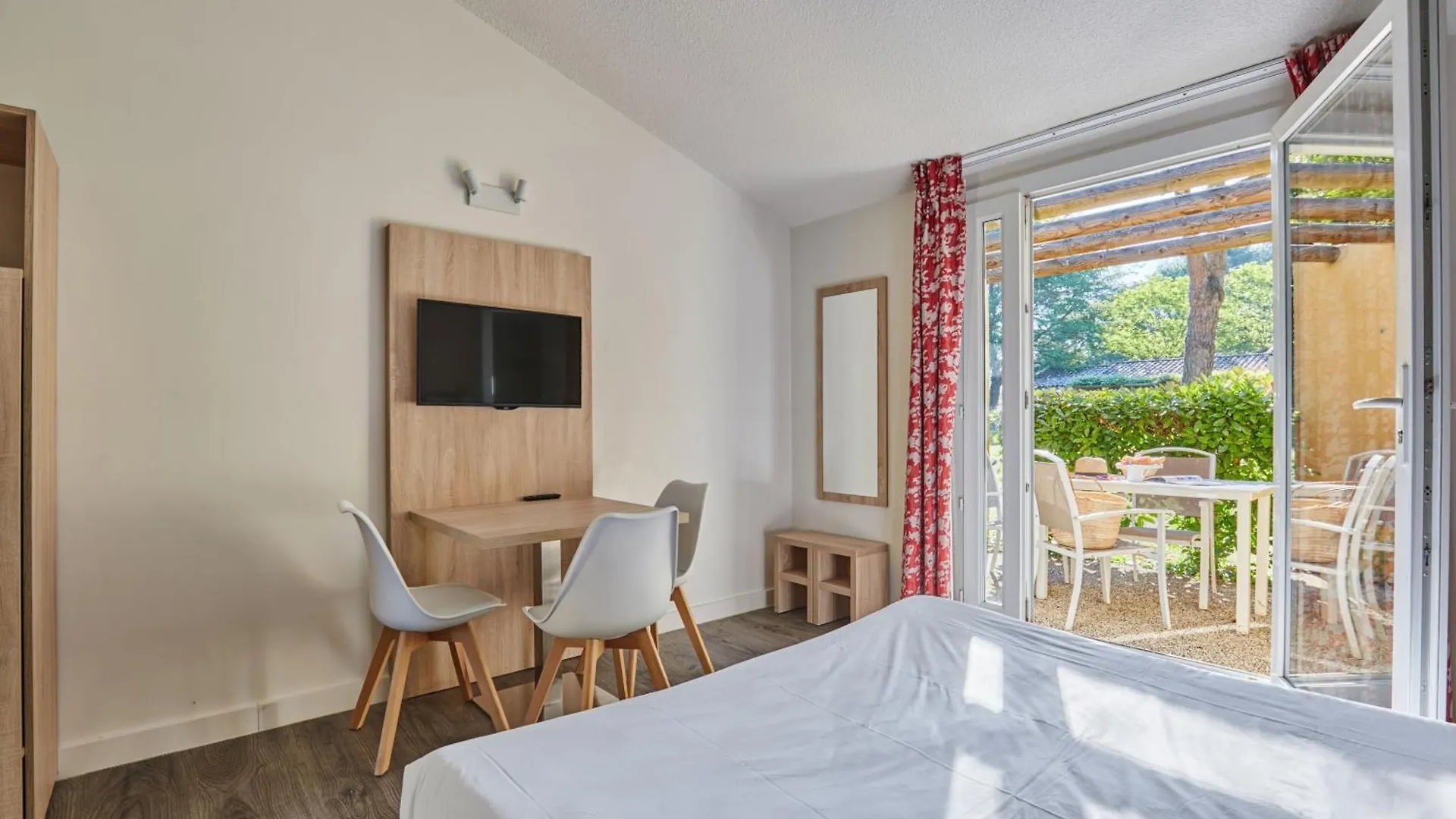 Residence Odalys Le Village Camarguais Les Gardians Arles Aparthotel