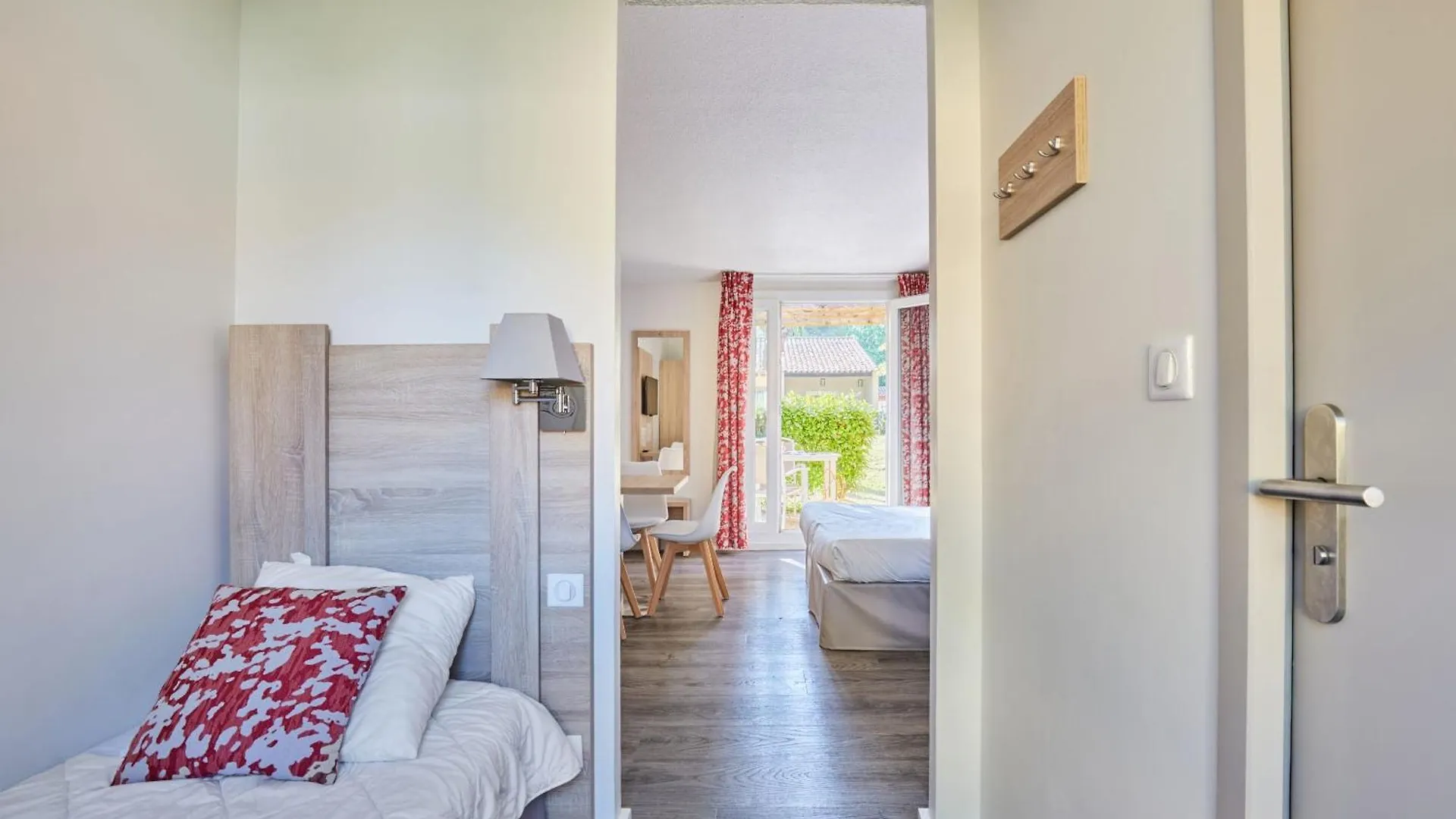 Appart hôtel Résidence Odalys Le Village Camarguais Les Gardians Arles