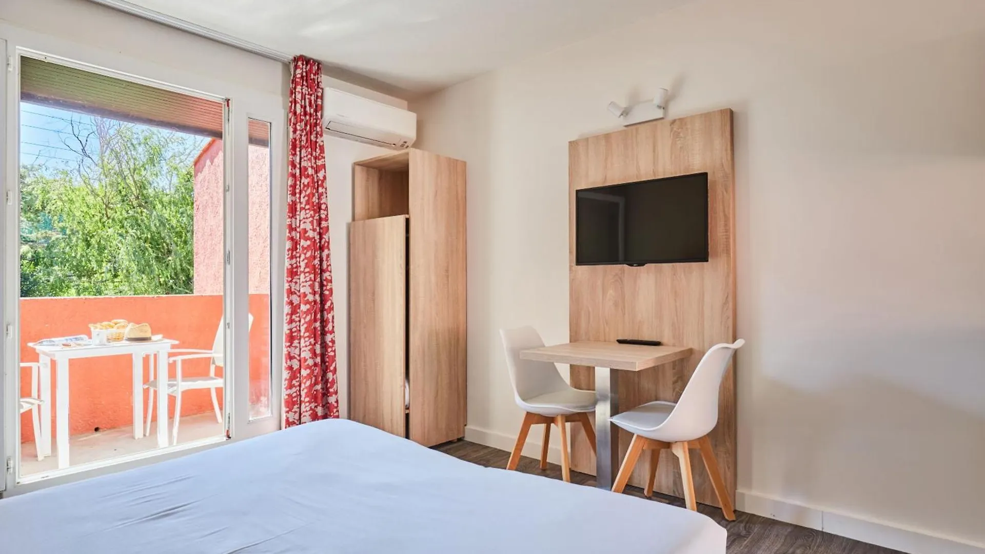 Appart hôtel Résidence Odalys Le Village Camarguais Les Gardians Arles