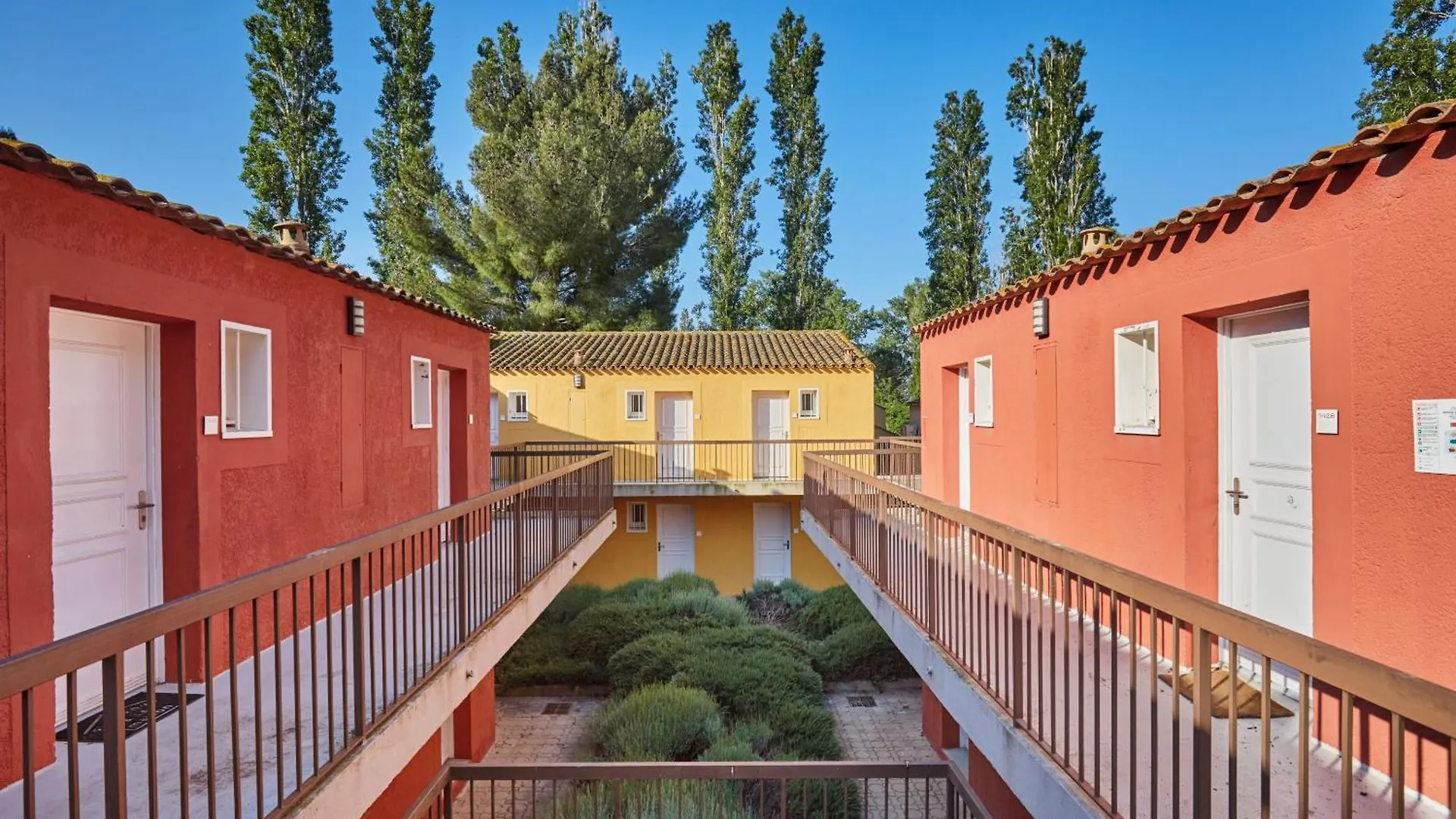 Residence Odalys Le Village Camarguais Les Gardians Arles Aparthotel