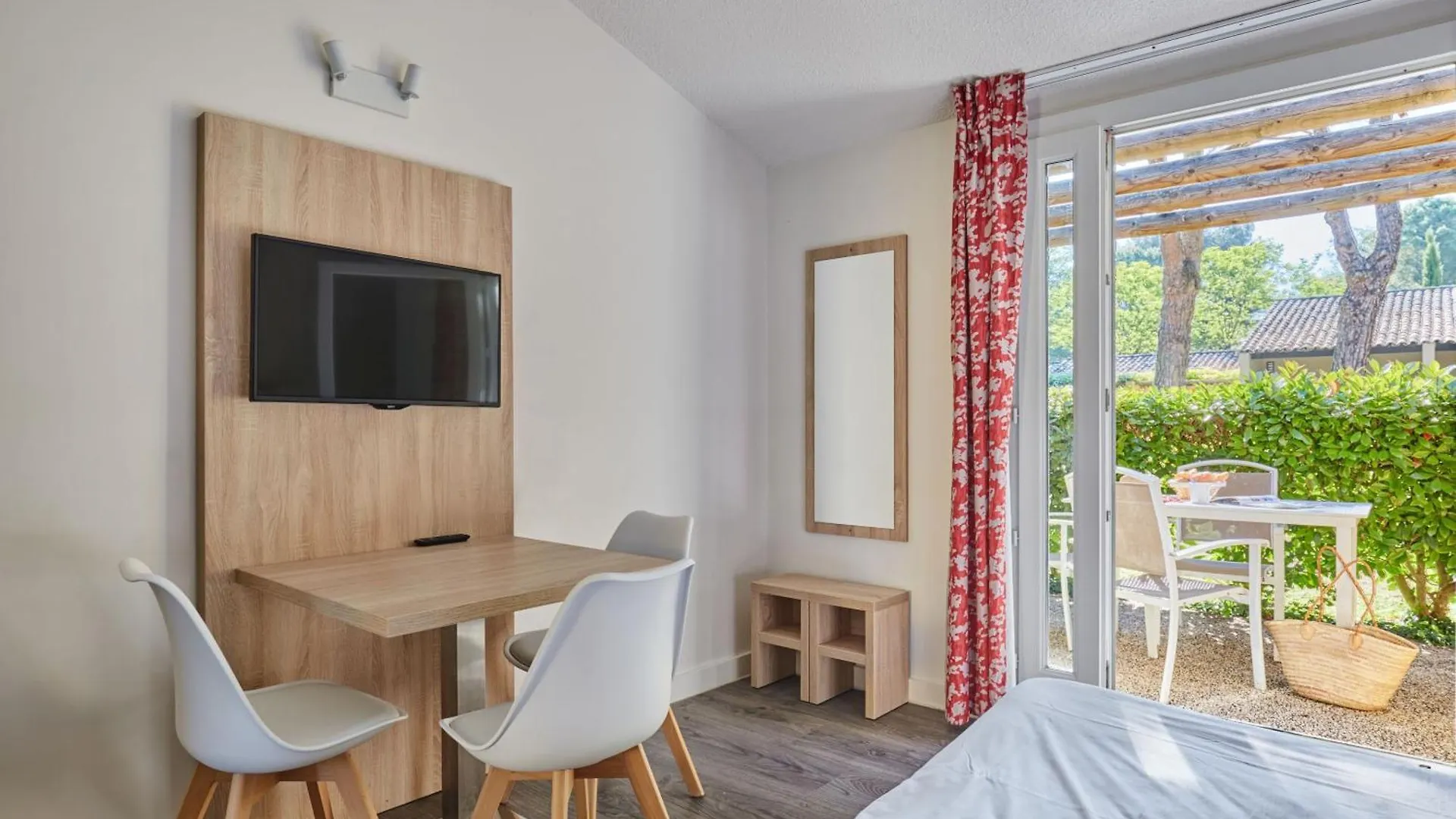 **** Aparthotel Residence Odalys Le Village Camarguais Les Gardians Arles France