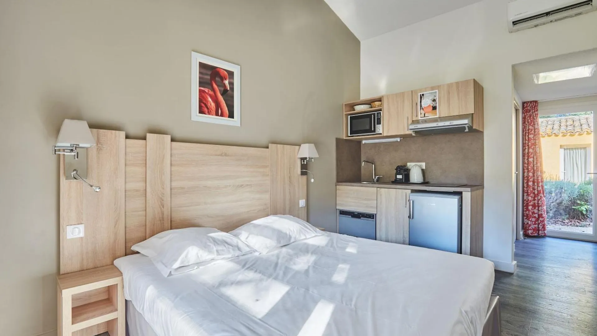 Residence Odalys Le Village Camarguais Les Gardians Arles 4*,